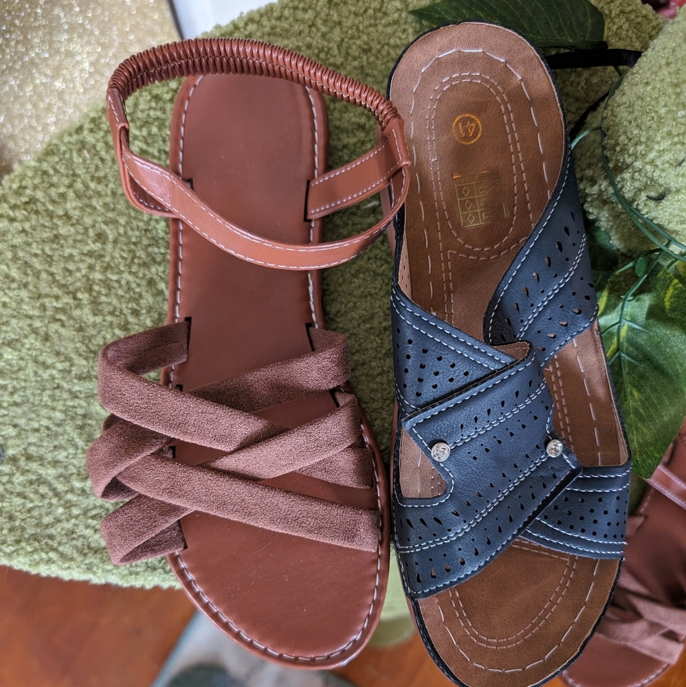 2 pairs of Unbranded Sandals